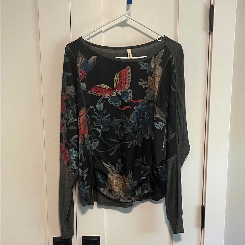 Women's M Floral and Butterfly Print Blouse.